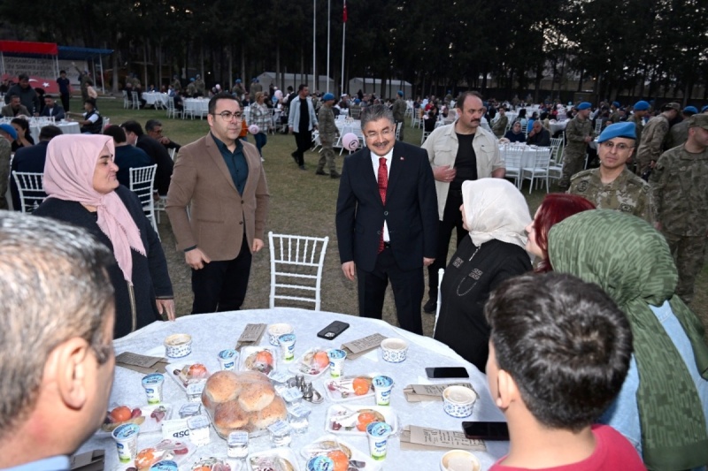 ŞEHİT AİLELERİ VE GAZİLER İÇİN İFTAR PROGRAMI DÜZENLENDİ
