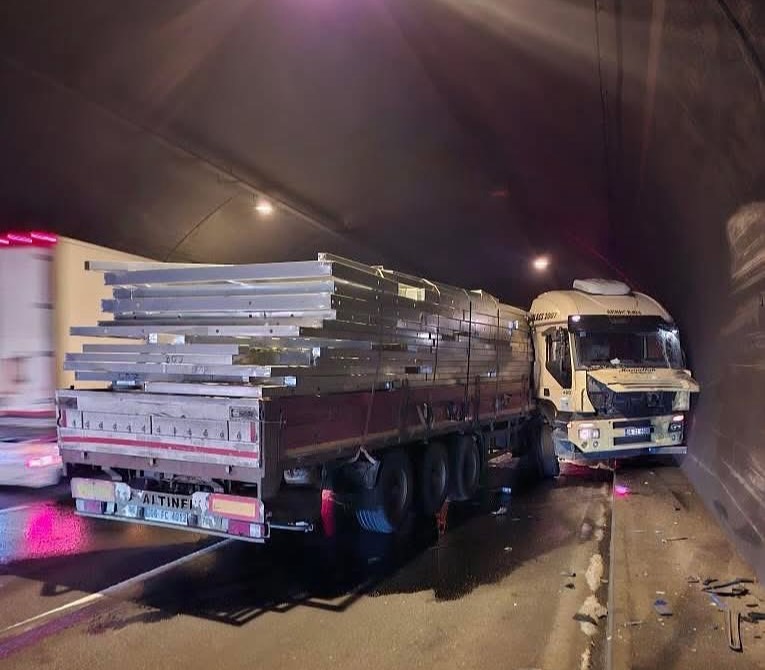 OSMANİYE’DE TÜNELDE TRAFİK KAZASI:1 YARALI