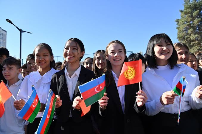 Azerbaycan - Kırgızistan dostuk orta okulu