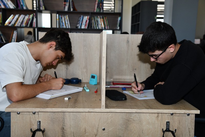 OSMANİYE’DE ÖĞRENCİLERİN GÖZDE MEKANI: “GENÇ KİTAP KAFE”