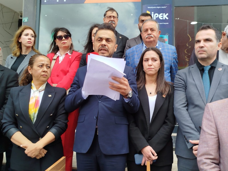 YAVUZER: DEMOKRASİYE DARBE VURULDU