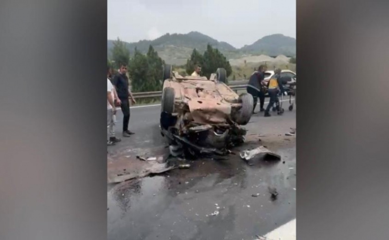 OSMANİYE’DE TIRA ARKADAN ÇARPAN OTOMOBİL TAKLA ATTI: 2 KİŞİ YARALANDI