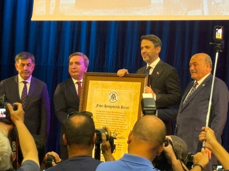 BAKAN ALPARSLAN BAYRAKTAR’A ERZİNCAN’DA FAHRİ HEMŞEHRİLİK BERATI: “ERZİNCAN BENİ BAĞRINA BASTI”