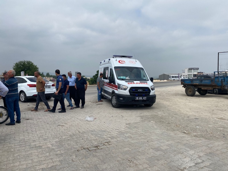 OSMANİYE’DE ARAÇLA ÇARPIŞAN MOTOSİKLETTEKİ 2 KİŞİ YARALANDI