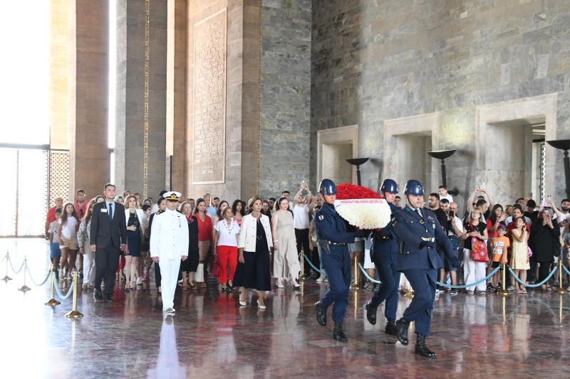 AMERİKA TÜRK KADINLAR BİRLİĞİ’NDEN ANITKABİR’E ANLAMLI ZİYARET