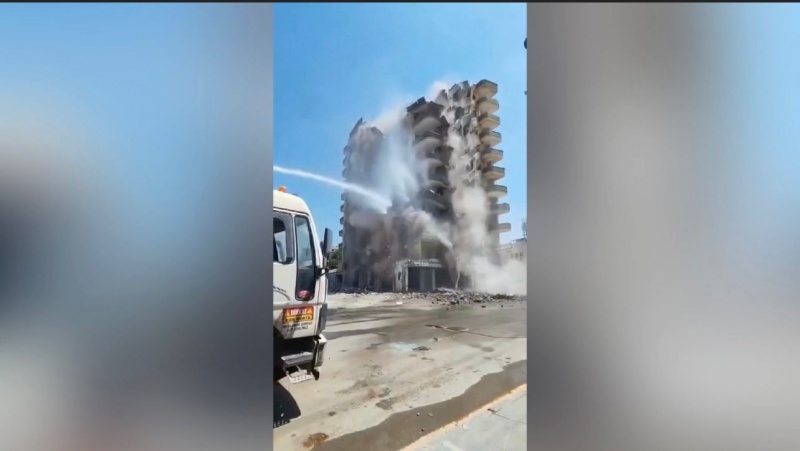 OSMANİYE’DE SON ORTA HASARLI YÜKSEK KATLI BİNANIN YIKIMI YAPILDI