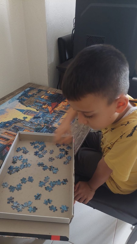OSMANİYE’DE 10 YAŞINDAKİ AHMET HAMZA’NIN PUZZLE TUTKUSU
