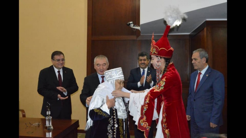 TÜRK DÜNYASI 2018 YILI BELGESELLERİ AL FARABİ KAZAKİSTAN MİLLİ ÜNİVERSİTESİNDE İZLEYİCİLERİ İLE BULUŞTU