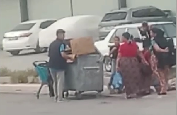 OSMANİYE’DE ÇÖPE ATILAN SON KULLANMA TARİHİ GEÇMİŞ ÜRÜNLERİ VATANDAŞLAR TOPLADI
