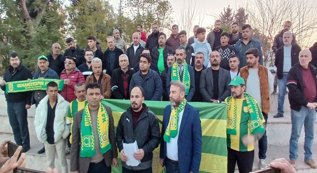 OSMANİYESPOR TARAFTARLARINDAN STADIN YIKIMINA TEPKİ